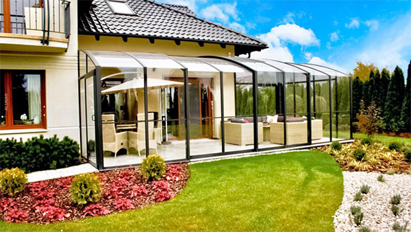 Terrassenüberdachung Aluna® Aluwall III mit seitlicher Ansicht Terrassenüberdachung Aluna® Aluwall III mit seitlicher Ansicht