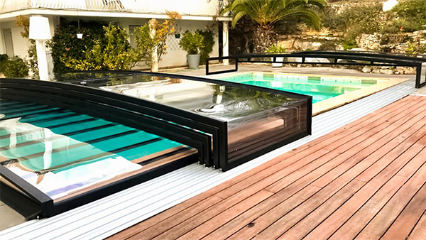 Detailansicht der Konstruktion der Poolüberdachung Aluna® Exclusive Line Detailansicht der Konstruktion der Poolüberdachung Aluna® Exclusive Line