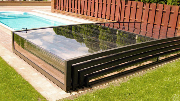 Konstruktion der Poolüberdachung Aluna® Exclusive Line R1 mit einseitiger Führung Konstruktion der Poolüberdachung Aluna® Exclusive Line R1 mit einseitiger Führung