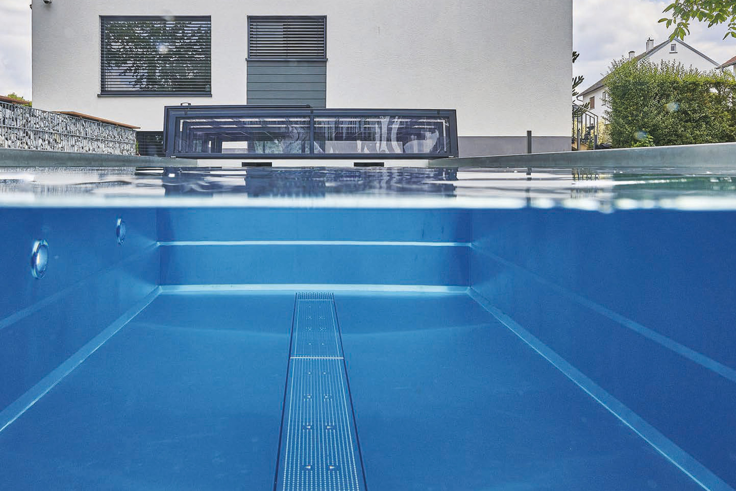 Edelstahlschwimmbecken Skimmerpool mit Poolüberdachung Edelstahlschwimmbecken Skimmerpool mit Poolüberdachung