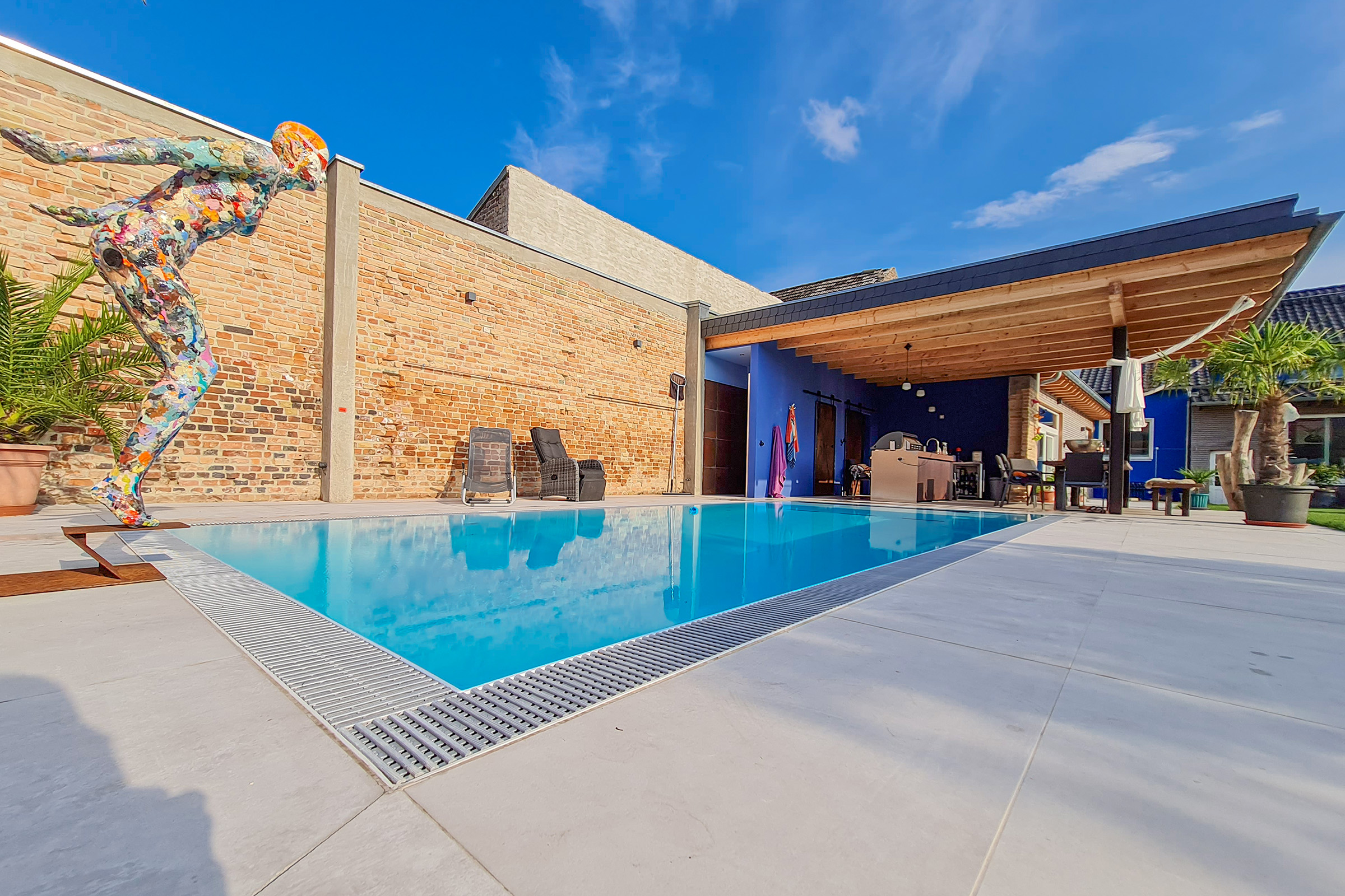 pp-schwimmbecken-mit-rollladenabdeckung-in-sitzbank-007a Prime PP-Pool 4x11 m Überlaufbecken