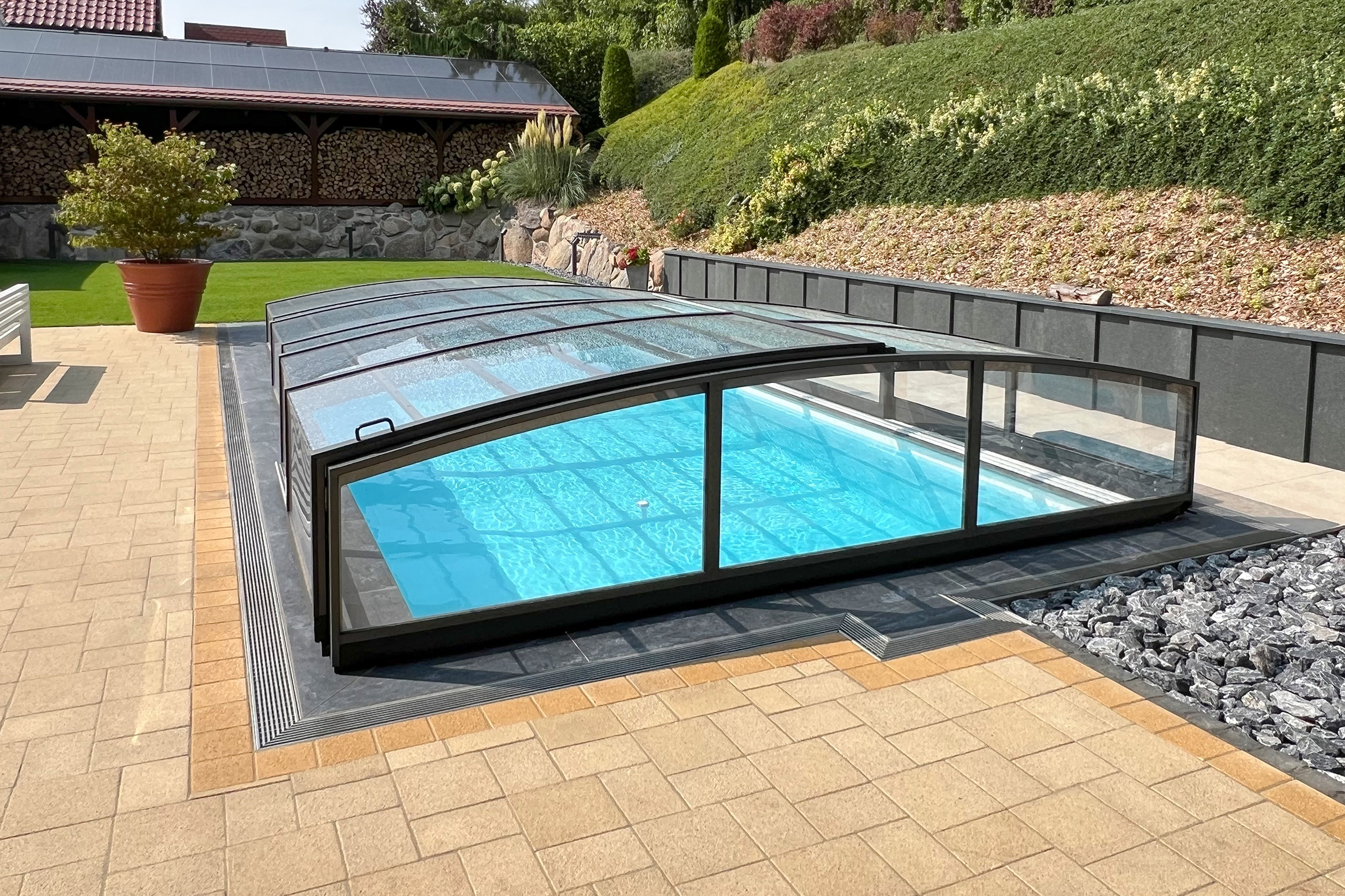 Niedrige Poolüberdachung Aluna® Comfort